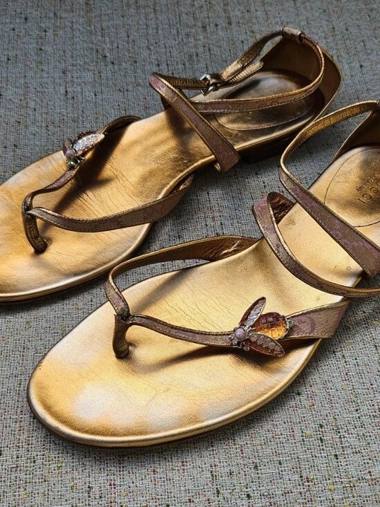 Gucci Shoes - GUCCI Women Sandal Shoes Gold Leather Bumblebee Thong Size 9.5 Made in Italy